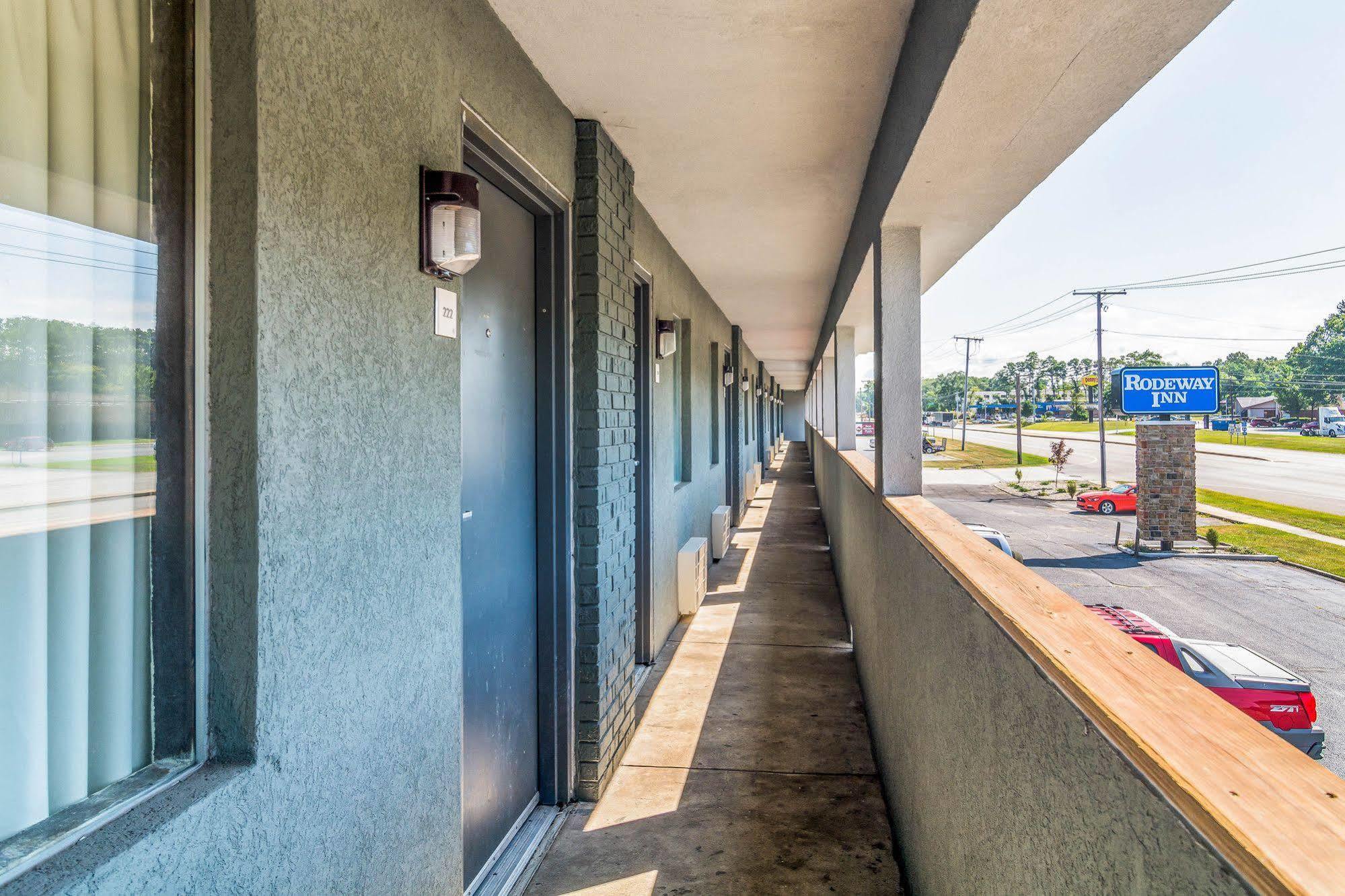 Rodeway Inn Portage Exteriör bild
