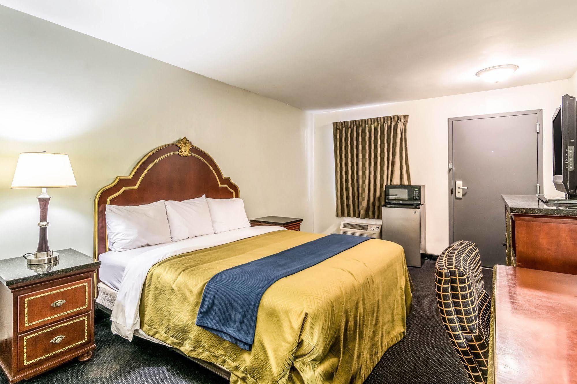 Rodeway Inn Portage Exteriör bild